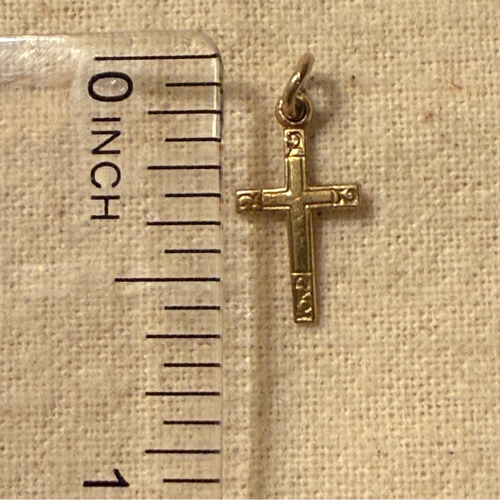 9K yellow gold petite Cross pendant - Picture 3 of 5